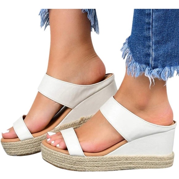 •HP•TWICE CHIC WHITE ESPADRILLE WEDGE SANDALS•11• - Picture 2 of 16